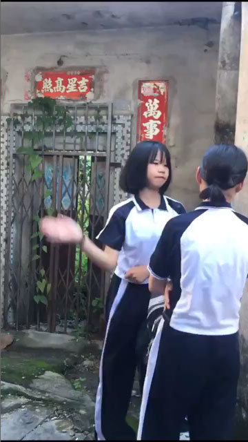 【動画】女子中学生さん、男を奪い合っているライバル女の頬をぶっ叩く