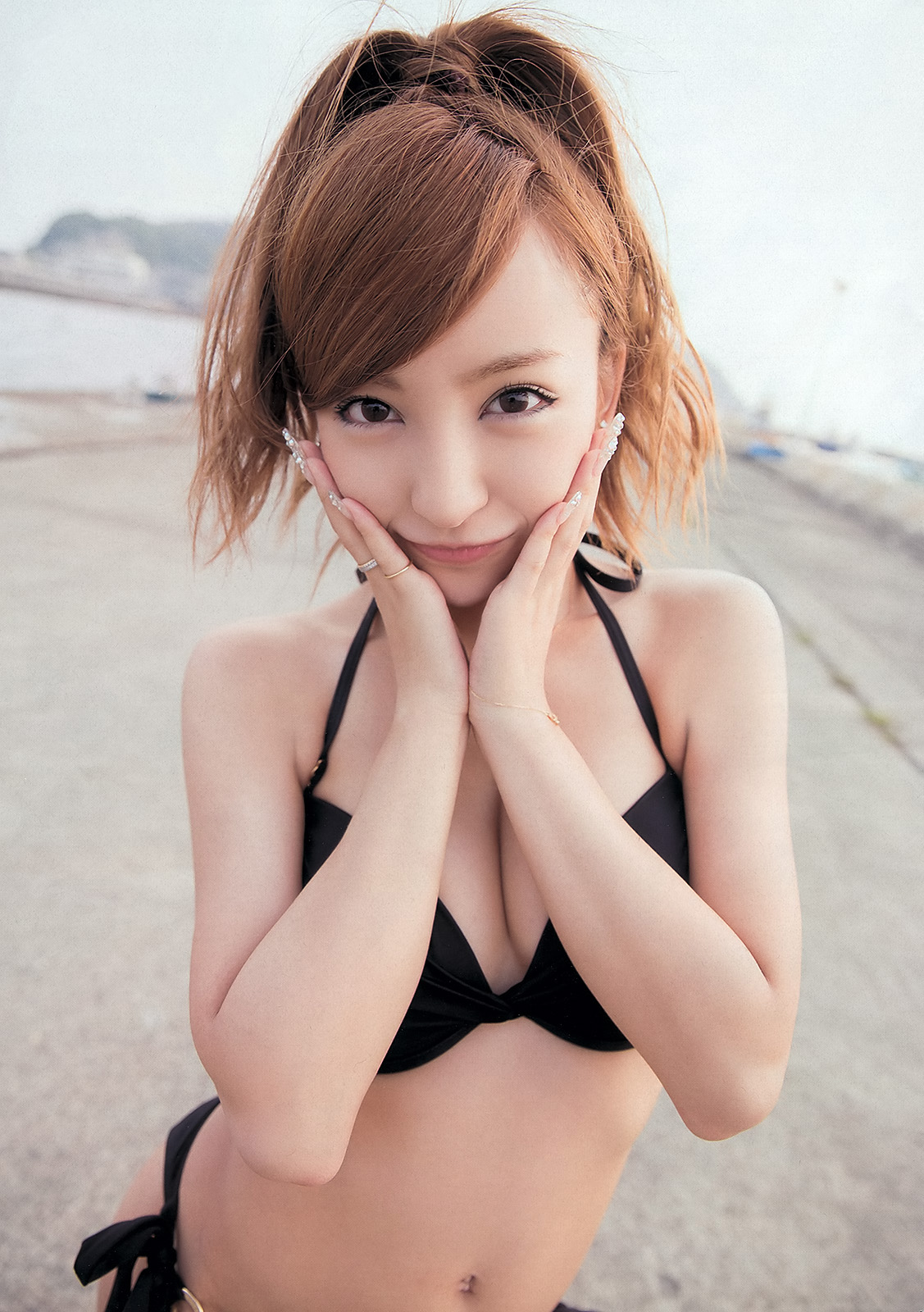【AKB48】板野友美のラスト水着写真集が可愛すぎるよ【画像あり】