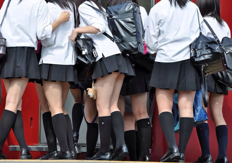 【画像あり】神奈川の制服JKのスカートの短さｗｗｗｗｗｗｗｗｗｗ