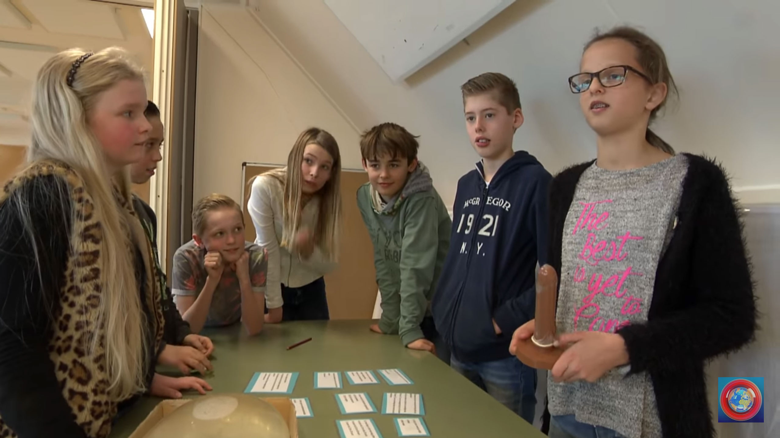 【映像あり】オランダの小学生「コンドームの先は少し膨らんでるね。これは何のためかな？」