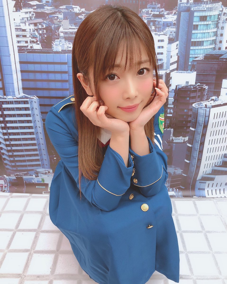 【画像あり】AV女優・紗倉まなさん(25)、欅坂46の衣装を着る「現役のメンバーかと」「センター間違いなし」