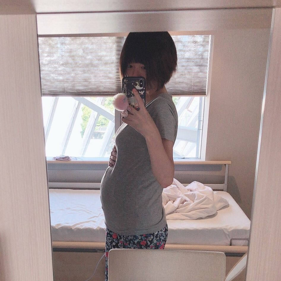 【画像あり】出産間近のAV女優・森保さなさん(23)、臨月のおっぱいとお腹の写真を投稿