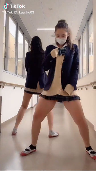 【動画】JK「めっちゃスカート短くしてドスケベ音頭踊った！ｗ（ﾊﾟｼｬｯ」