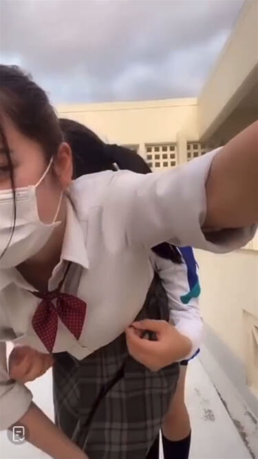 【動画】JKさん、乳首をカリカリされてしまう